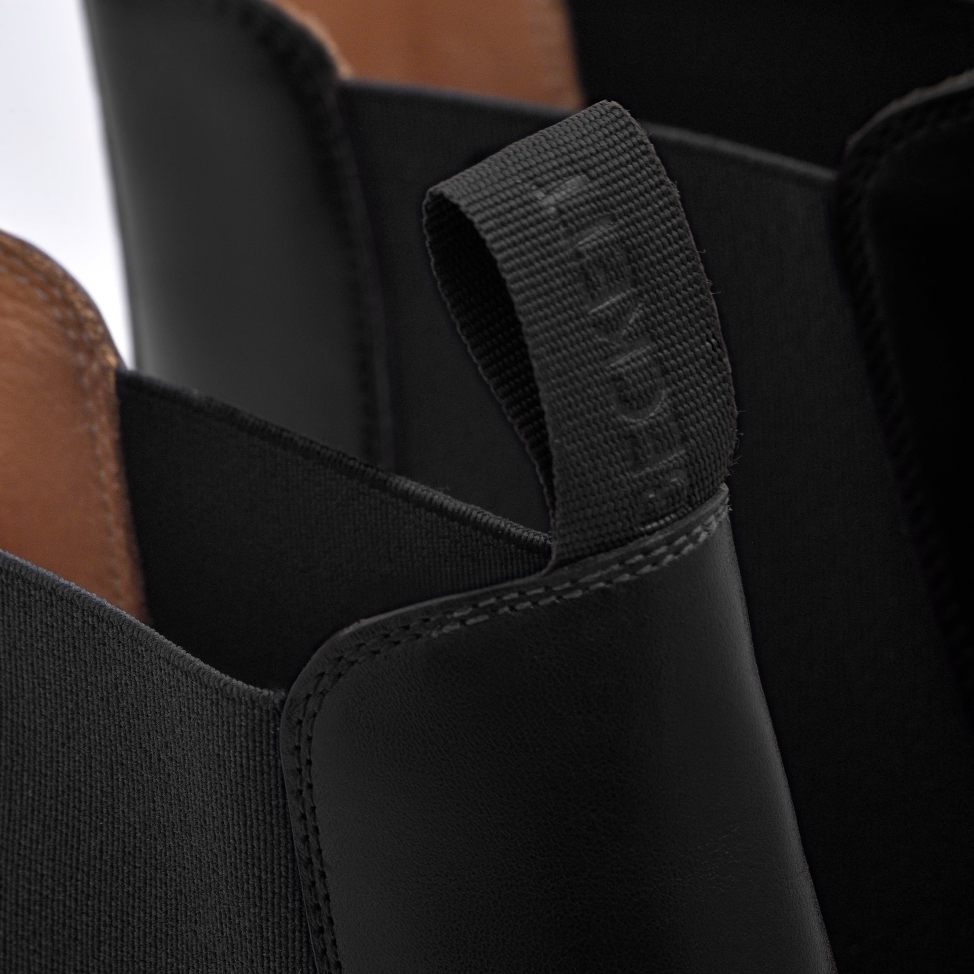 Astor Men’s Chelsea Boots