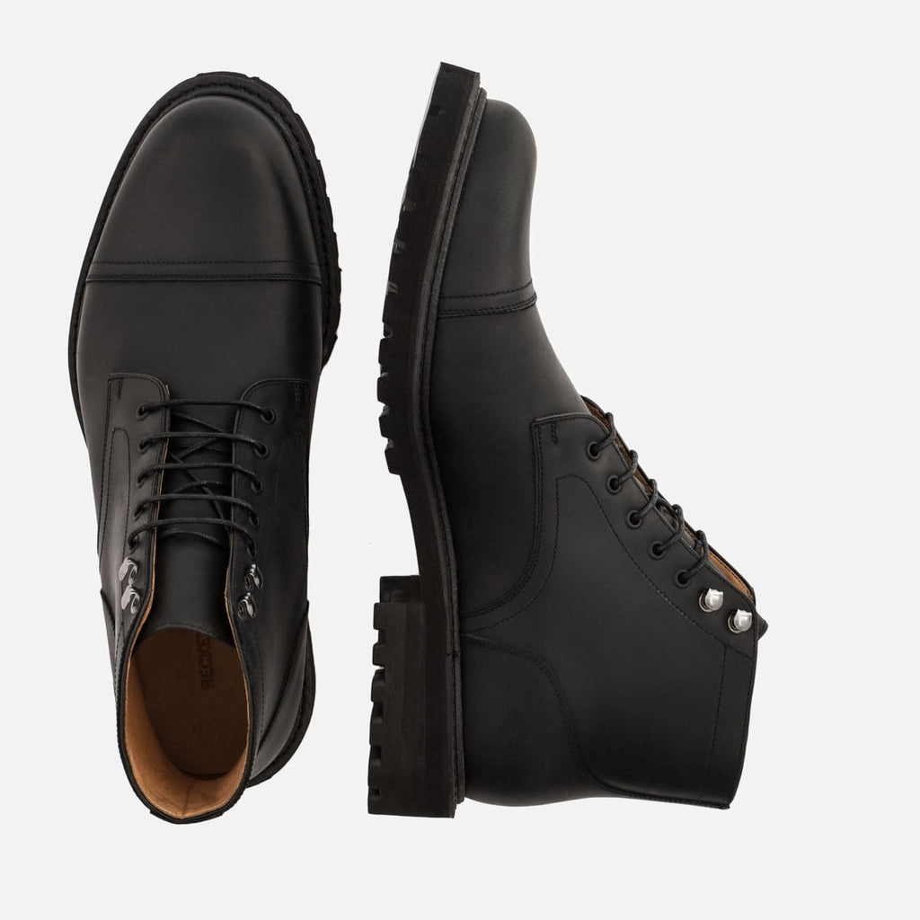 Williamson Men’s Pull-Up Boots with Rugged Commando Sole